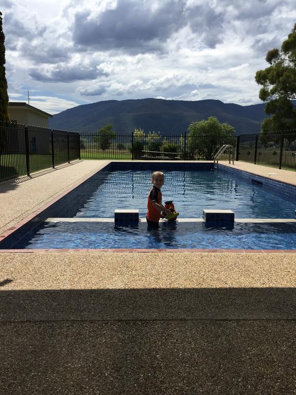 Mountain View Motel Corryong エクステリア 写真