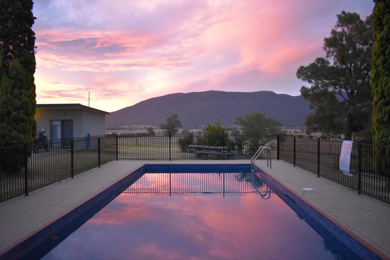 Mountain View Motel Corryong エクステリア 写真