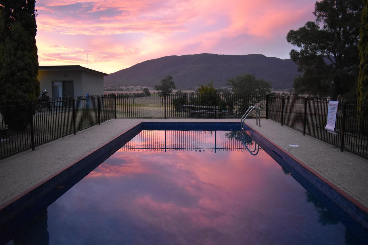 Mountain View Motel Corryong エクステリア 写真