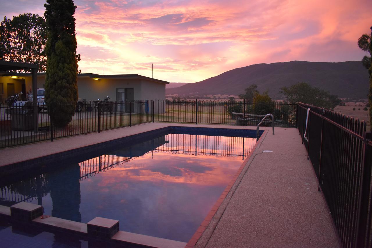 Mountain View Motel Corryong エクステリア 写真