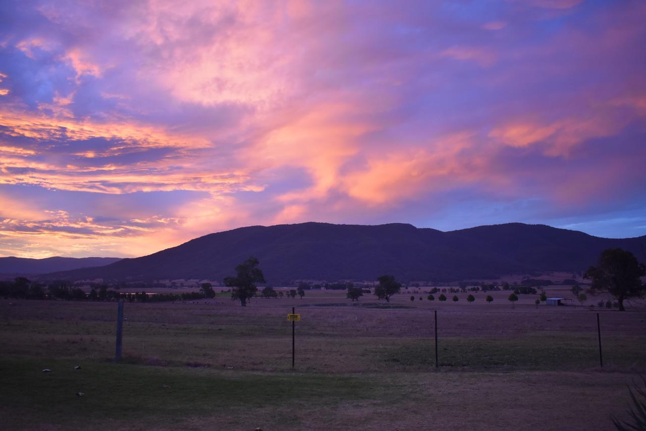 Mountain View Motel Corryong エクステリア 写真