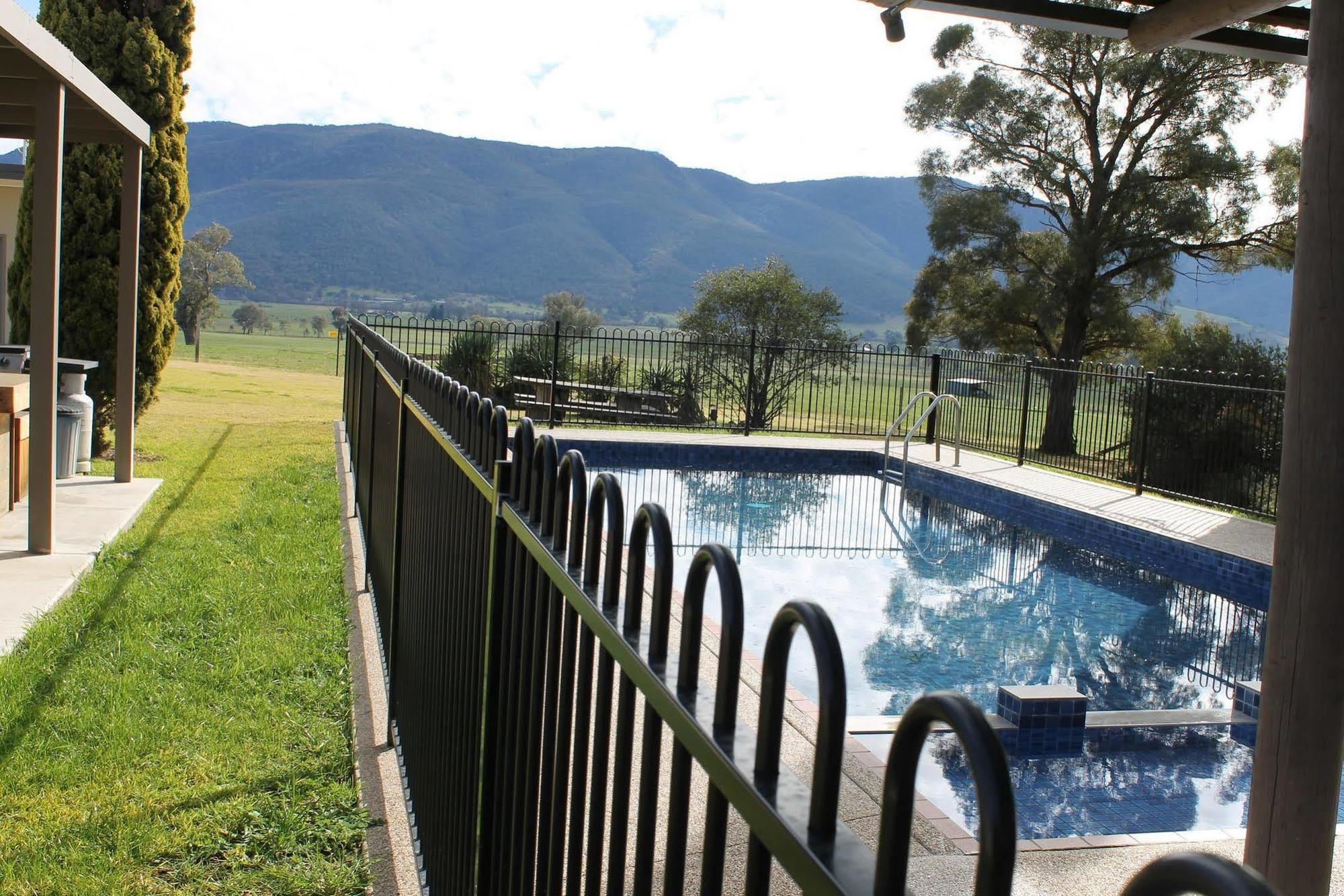 Mountain View Motel Corryong エクステリア 写真