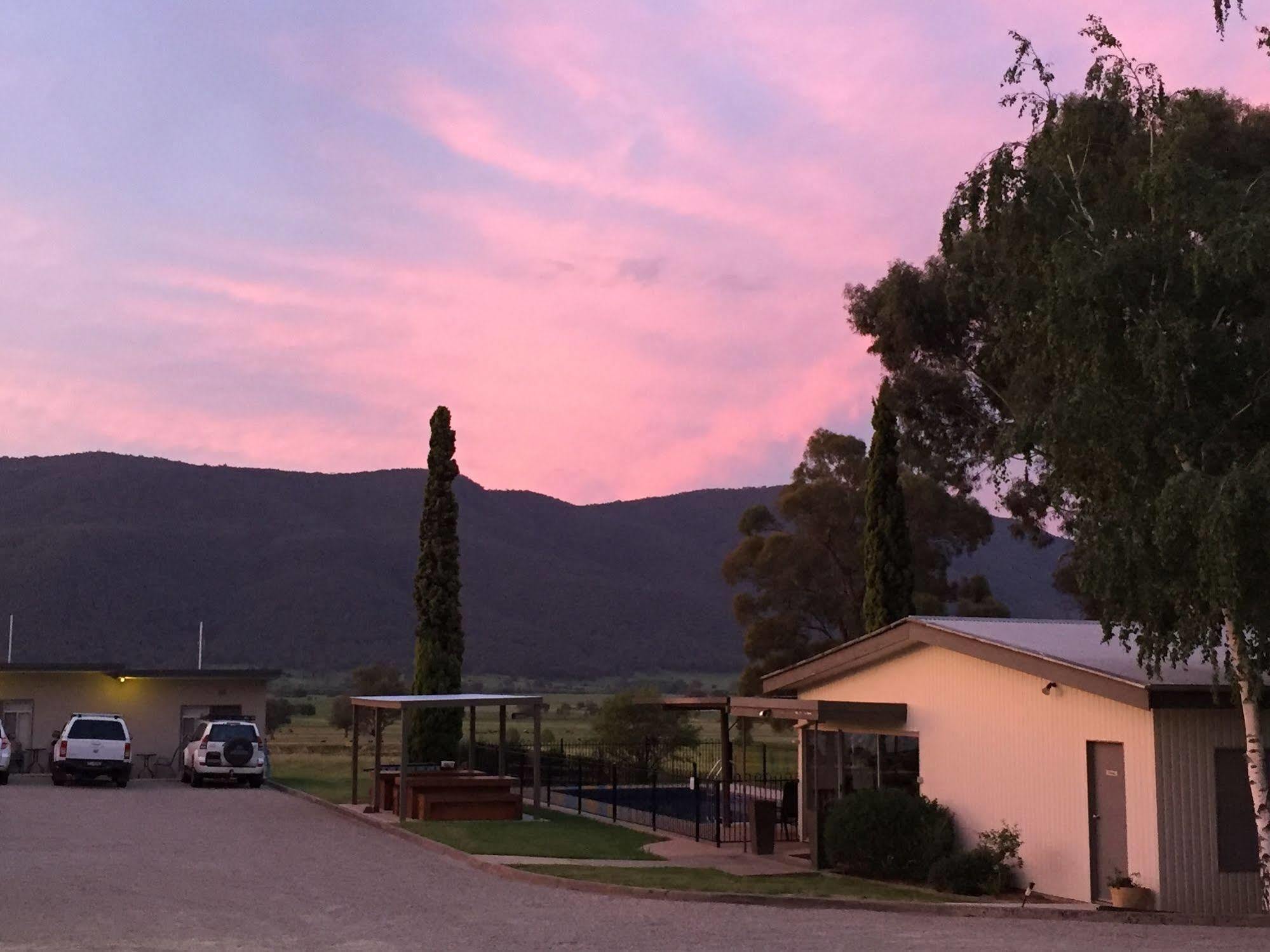 Mountain View Motel Corryong エクステリア 写真
