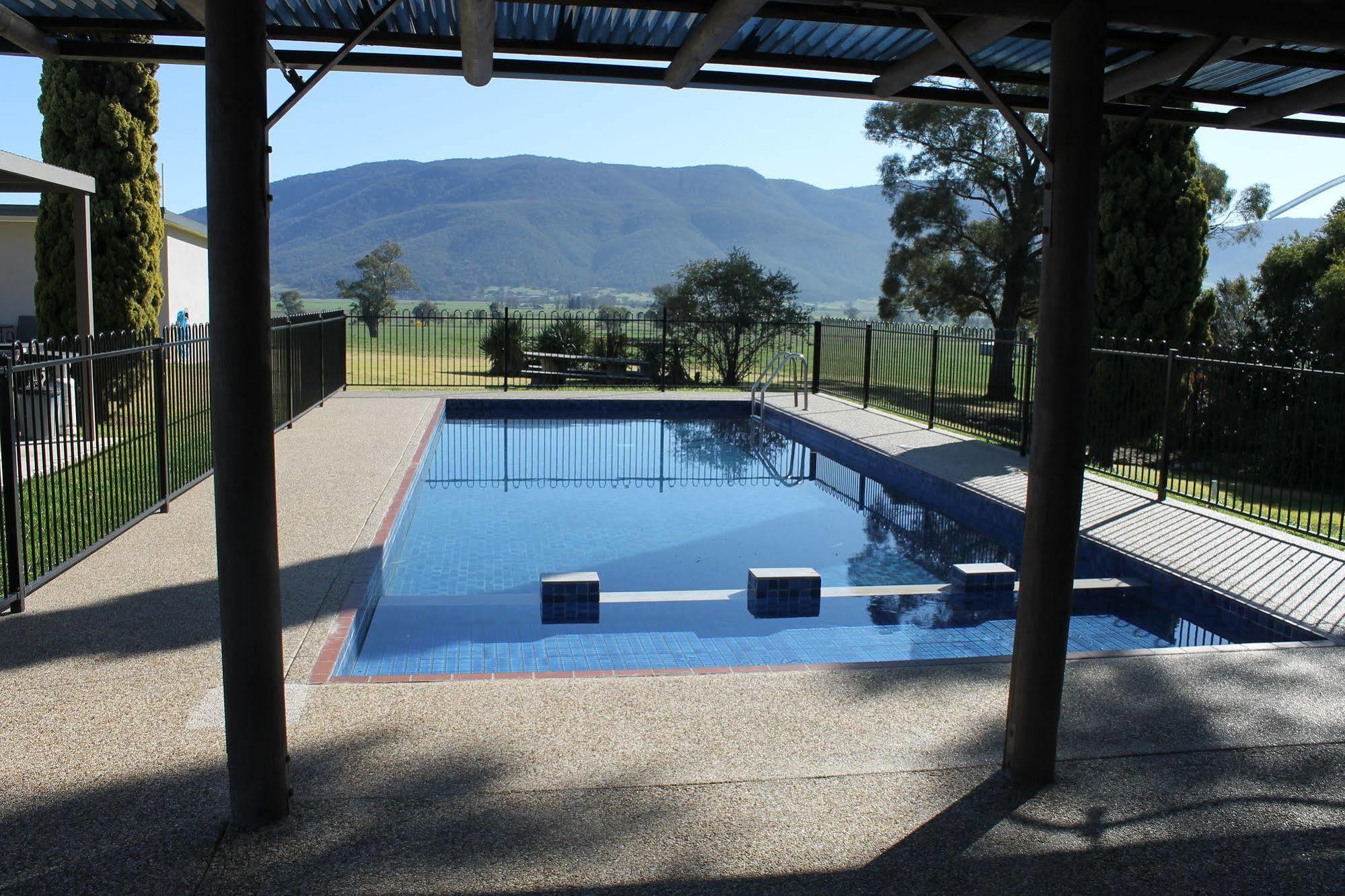 Mountain View Motel Corryong エクステリア 写真