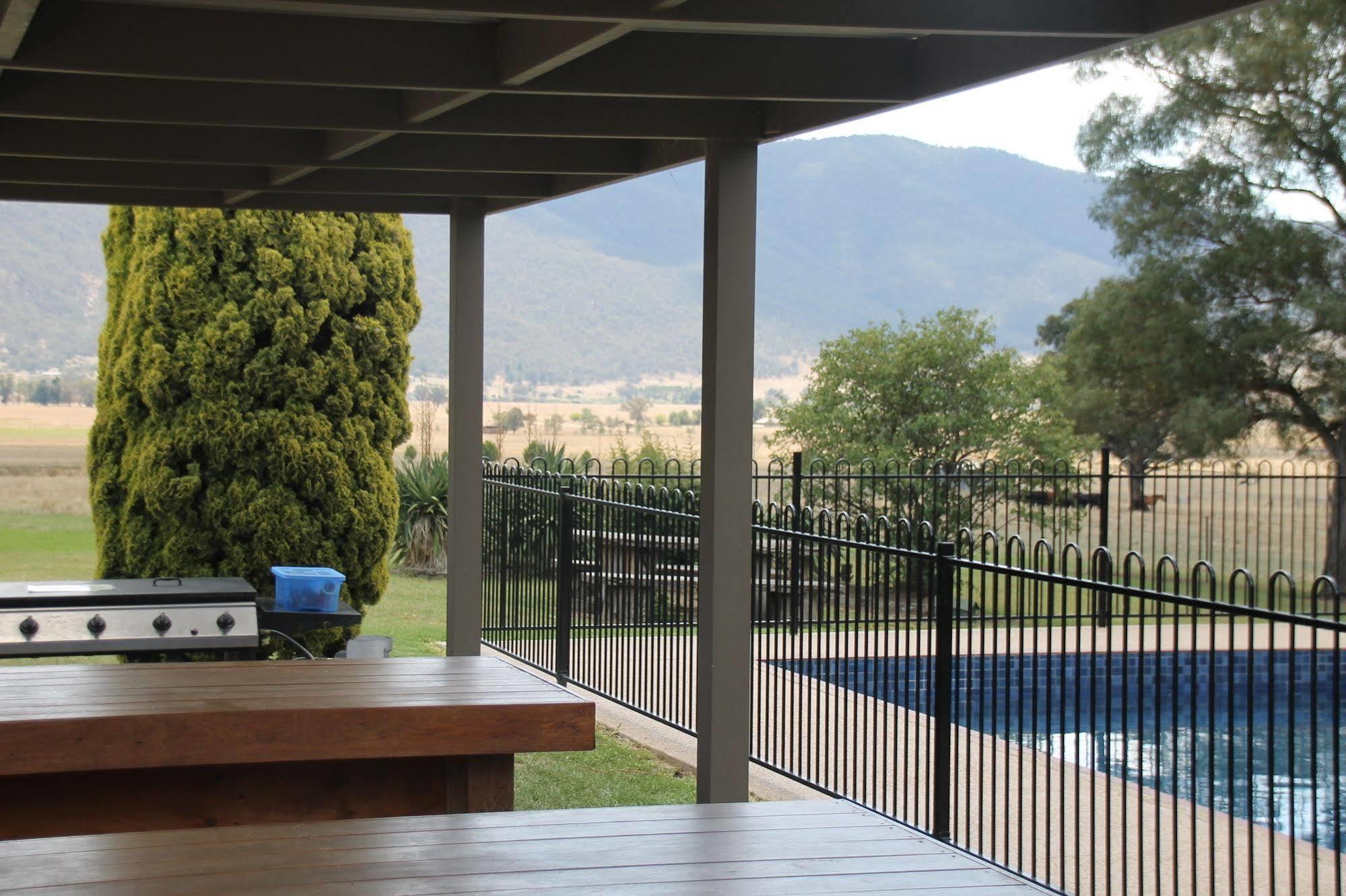 Mountain View Motel Corryong エクステリア 写真
