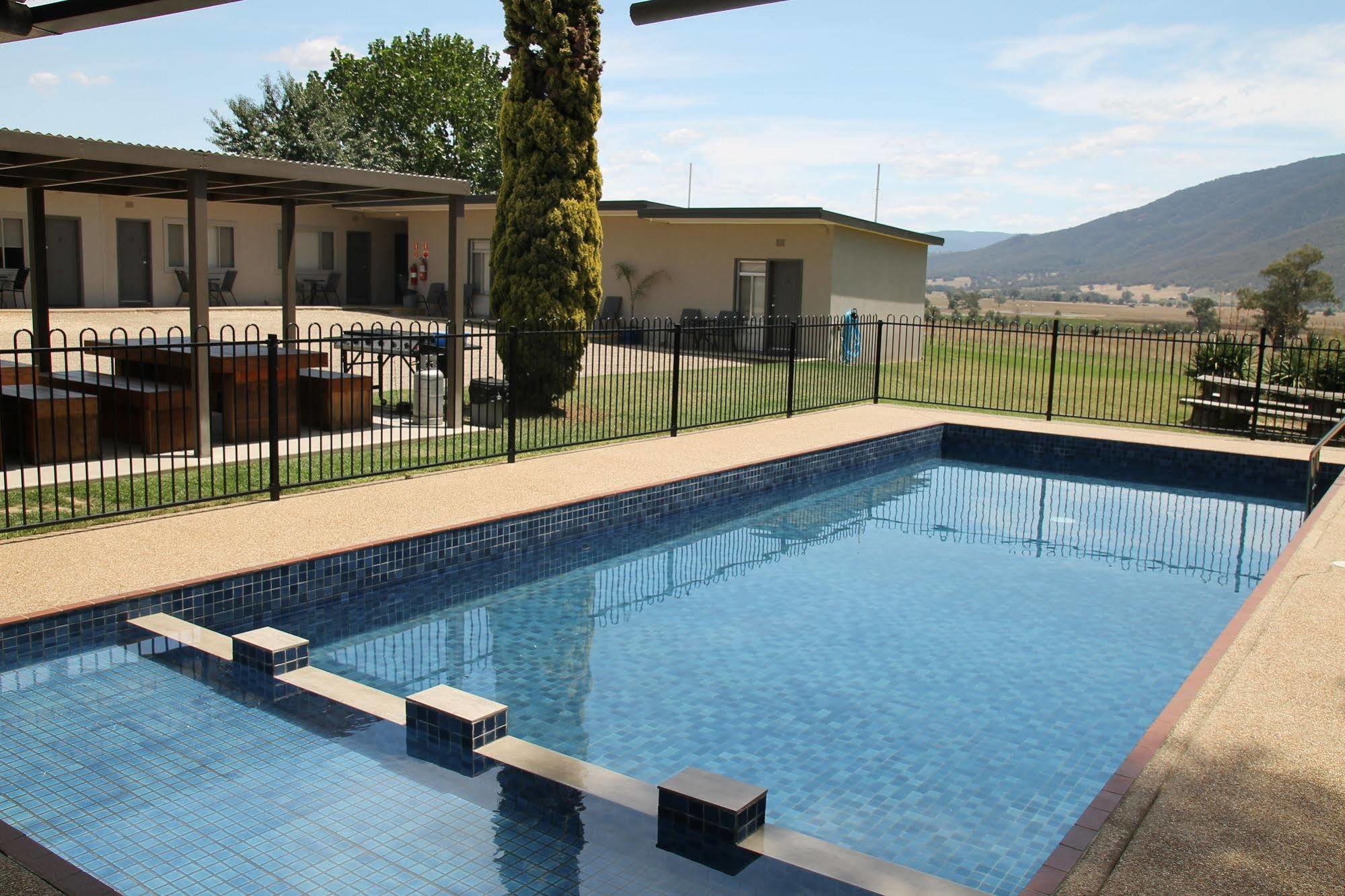 Mountain View Motel Corryong エクステリア 写真